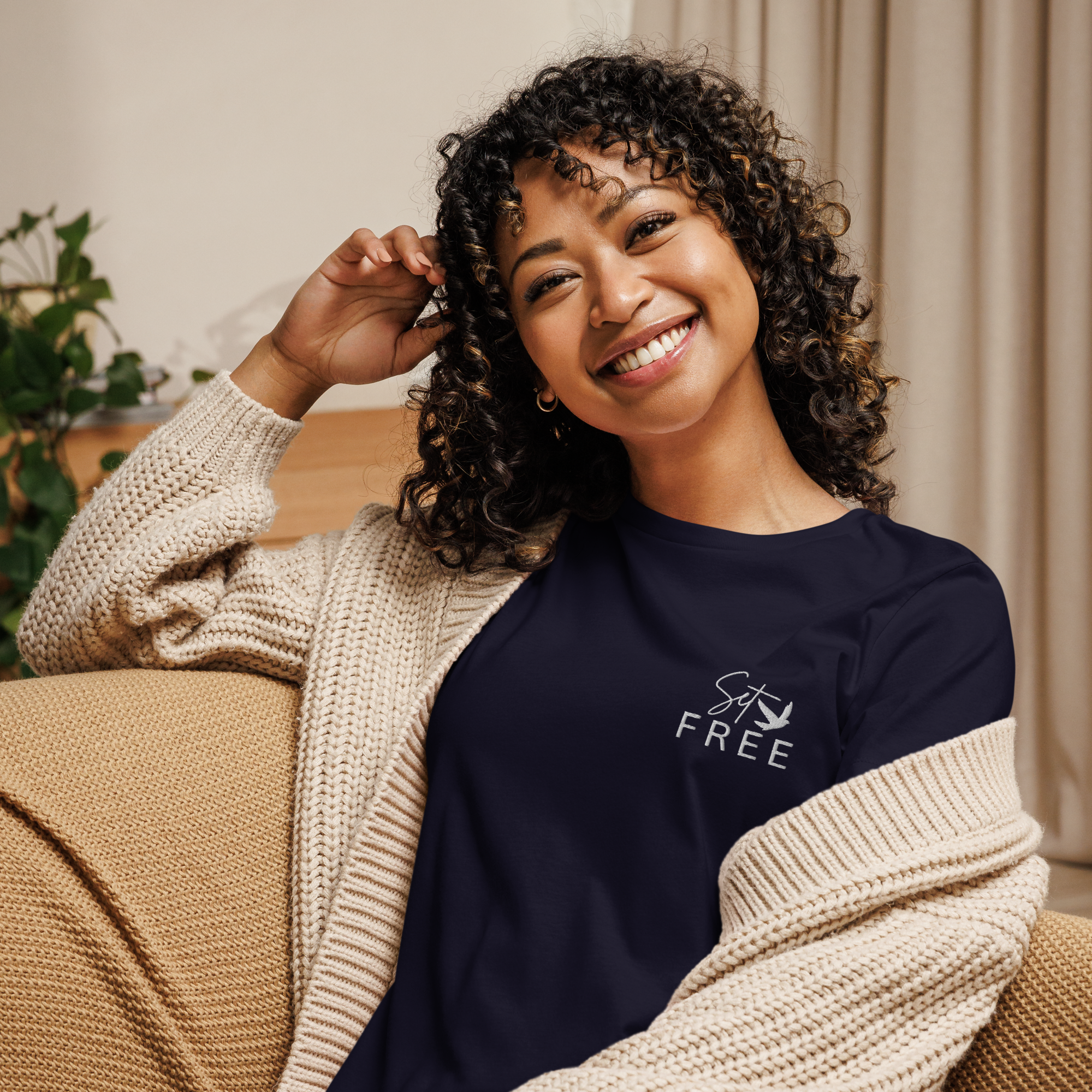 Set Free-Women's Relaxed Tee white logo